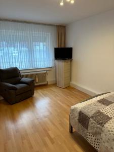 TV a/nebo společenská místnost v ubytování Holiday-Ferienwohnung Solingen-Mitte