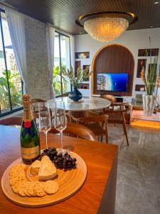 TV a/nebo společenská místnost v ubytování Nococu Luxury Villa
