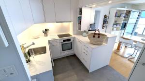 Lake Lucerne Paradise Apartment的厨房或小厨房