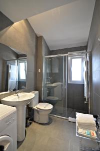 A bathroom at Navarra Chic Apartment & Terrace