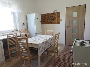 Kuchyňa alebo kuchynka v ubytovaní Ubytovanie v súkromí - StEJJT