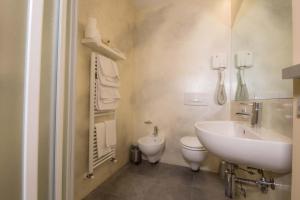 Koupelna v ubytování Albergo Silvio + 37 fotografií