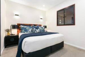 a bedroom with a large bed and a window at Pacific Residence in Auckland +9 photos