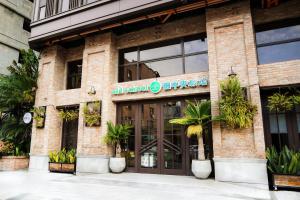 Central Land Hotel的门面或入口