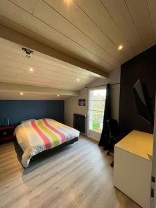 a bedroom with a bed and a desk in it at Maison PAU - BIZANOS in Bizanos +4 photos