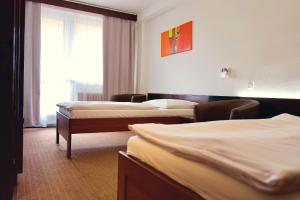 Ένα ή περισσότερα κρεβάτια σε δωμάτιο στο Hotel Merkur - Jablonec nad Nisou