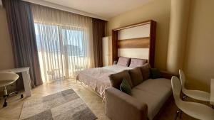 Postel nebo postele na pokoji v ubytování Апартаменты в комлексе Belvedere Residence Бечичи