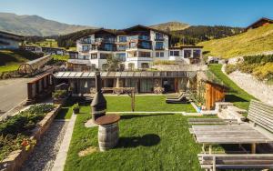 Vue générale sur la montagne ou vue sur la montagne depuis l'hôtel