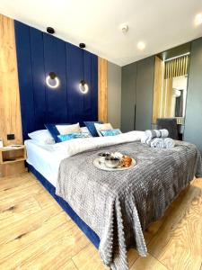 Ένα ή περισσότερα κρεβάτια σε δωμάτιο στο CTS Apartament GÓRSKI DIAMENT - SAUNA