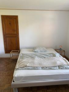 Postel nebo postele na pokoji v ubytování Wohnung in 100 J Bauernhaus