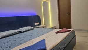 Ένα ή περισσότερα κρεβάτια σε δωμάτιο στο Premium Apartment In Trivandrum City