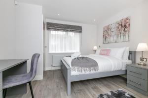 a bedroom with a bed and a desk at Maple Lodge in Earley