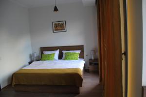 Rúm í herbergi á Melodia KAZBEGI