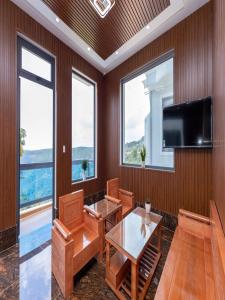 Μια τηλεόραση ή/και κέντρο ψυχαγωγίας στο Villa 8 Phòng ngủ - Nội thất sang trọng - Trung tâm Đà Lạt