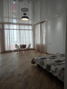 Rúm í herbergi á Guest House Guriani
