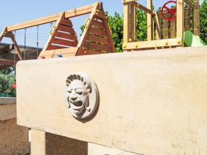 een bord aan de zijkant van een speeltuin bij Holiday Home Da Lisa by Interhome in Fiorino