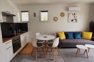 Kuchyň nebo kuchyňský kout v ubytování Charmant appartement au calme situé en Camargue