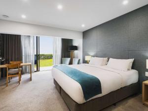 Mantra Bunbury客房内的一张或多张床位