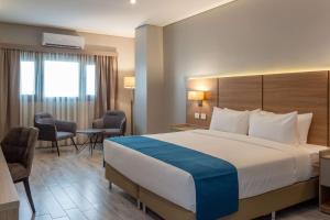 Un ou plusieurs lits dans un hébergement de l'établissement Tryp by Wyndham Asuncion