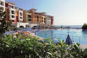 Bazén v ubytování Аpartments Comfort -Marina Cape nebo v jeho okolí