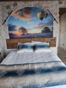 Postel nebo postele na pokoji v ubytování Fiesta Stone House