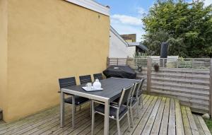 Stunning Home In Rudkøbing With Wifi的阳台或露台