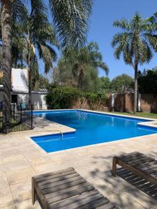 Bazén v ubytování Complejo de alojamiento kempes Córdoba nebo v jeho okolí