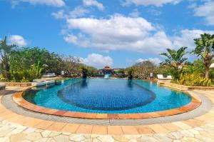 Bazén v ubytování Zimbali condo family room 9 nebo v jeho okolí