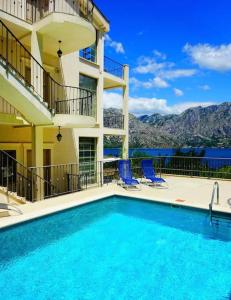 ein Schwimmbad vor einem Gebäude in der Unterkunft Deniz Apartment Kotor bay view apartment with terrace and pool in Prčanj