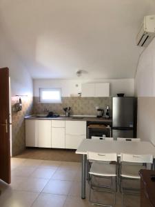 Foto dalla galleria di Apartman Iva a Stara Novalja