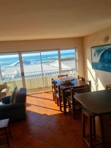 Μια τηλεόραση ή/και κέντρο ψυχαγωγίας στο Point Village Accommodation - Laurie's House