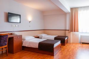 Letto o letti in una camera di Hotel Saraj
