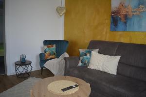 a living room with a couch and a table at Chalet Auszeit in Olsberg