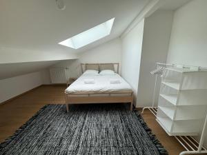 Ένα ή περισσότερα κρεβάτια σε δωμάτιο στο La cascade du Lac d'Annecy