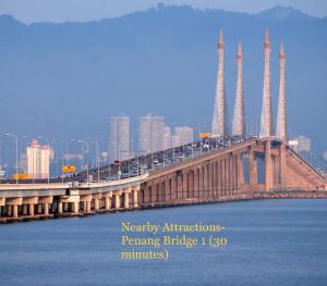 ブキッ・ムルタジャムにあるHome95#4pax#BukitMertajamの車を架けた水上の橋 +19枚の写真