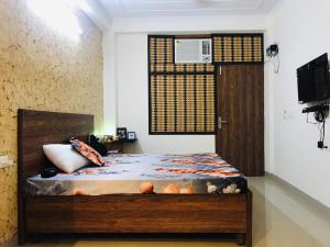 Postel nebo postele na pokoji v ubytování GRT Residency Hotel