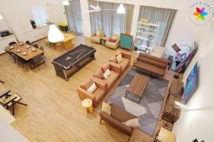 Televisyen dan/atau pusat hiburan di 30P White House Retreat - Pool & Event Hall