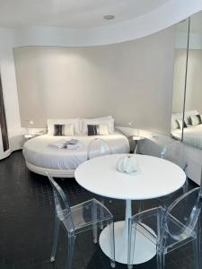 Una cama o camas en una habitación de Garden Suite Castle
