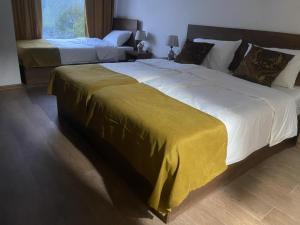 Rúm í herbergi á Melodia KAZBEGI