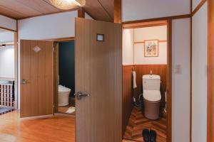 Ein Badezimmer in der Unterkunft 一棟貸切の和風プライベートヴィラ プール花火バーベキュー