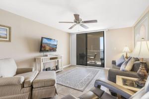 TV a/nebo společenská místnost v ubytování Compass Point 201 Pet-friendly for fee Boat ramp