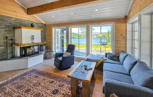 Η κουζίνα ή μικρή κουζίνα στο Nice Home In Vinje With House Sea View