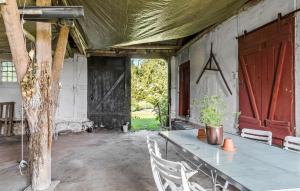 Patio nebo venkovní prostory v ubytování 4 Bedroom Lovely Home In Horslunde