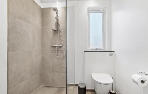 Bilik mandi di Lovely Home In Haderslev With Wifi
