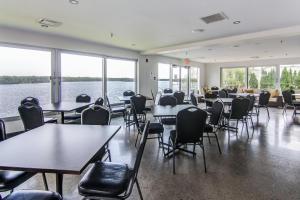Un restaurante u otro lugar para comer en Hotel De La Borealie
