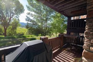 Photo de la galerie de l'établissement Powder Palace with Hot Tub and Resort Amenities, à Huntsville