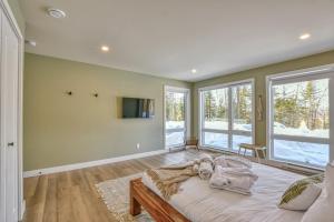 TV a/nebo společenská místnost v ubytování Le Montagnard Spa Sauna Piscine Privés