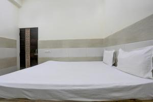 Postel nebo postele na pokoji v ubytování Hotel O YOUR RESIDENCY + 24 fotografií