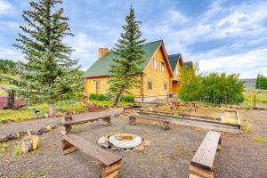 Vườn quanh Mtn Views and Fall Colors Panguitch 1-Acre Estate!