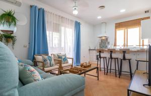Χώρος καθιστικού στο 2 Bedroom Nice Apartment In Benalmádena
